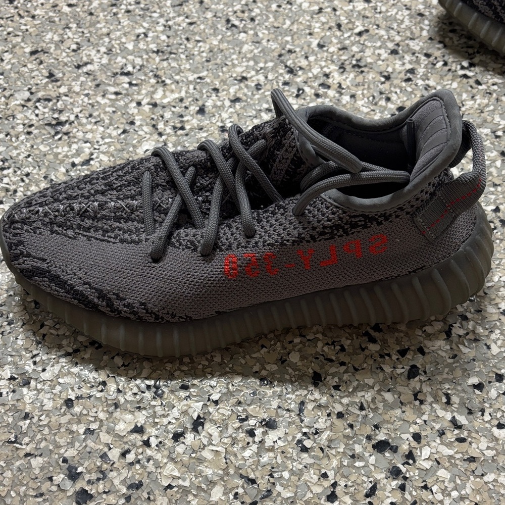 BARELY USED adidas Yeezy Boost 350 V2 Beluga 2.0